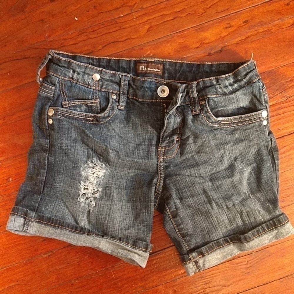 Bu from Malibu Distressed Jean Shorts Size 9